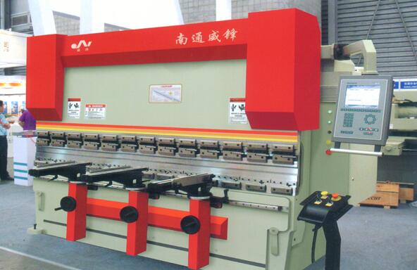 購買數(shù)控折彎機(jī)為何要著種看油缸